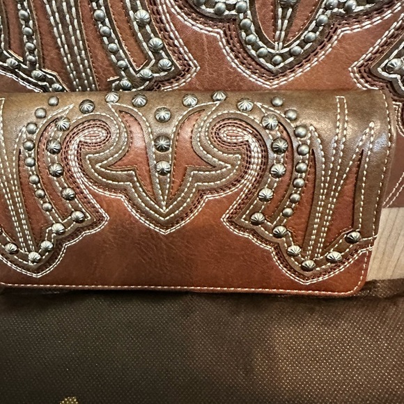 Montana West Brown Embroidered Women's Bag concealed carry section with wallet - Picture 4 of 11